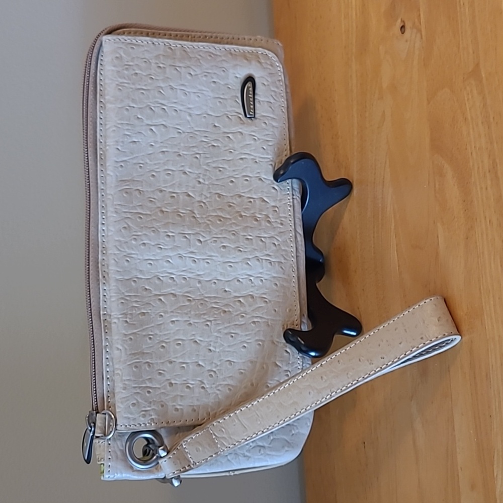 Travelon Cream Textured Wallet